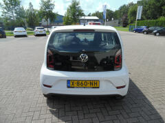 Volkswagen-up!-5