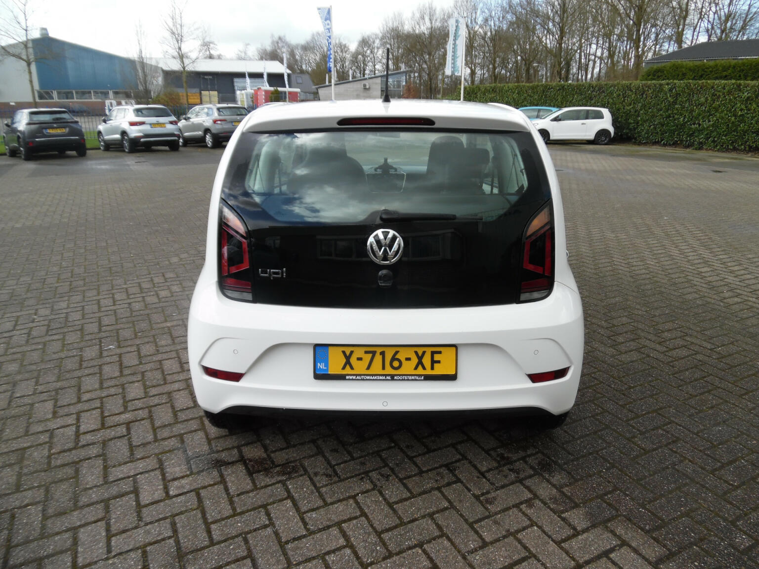 Volkswagen-up!-4